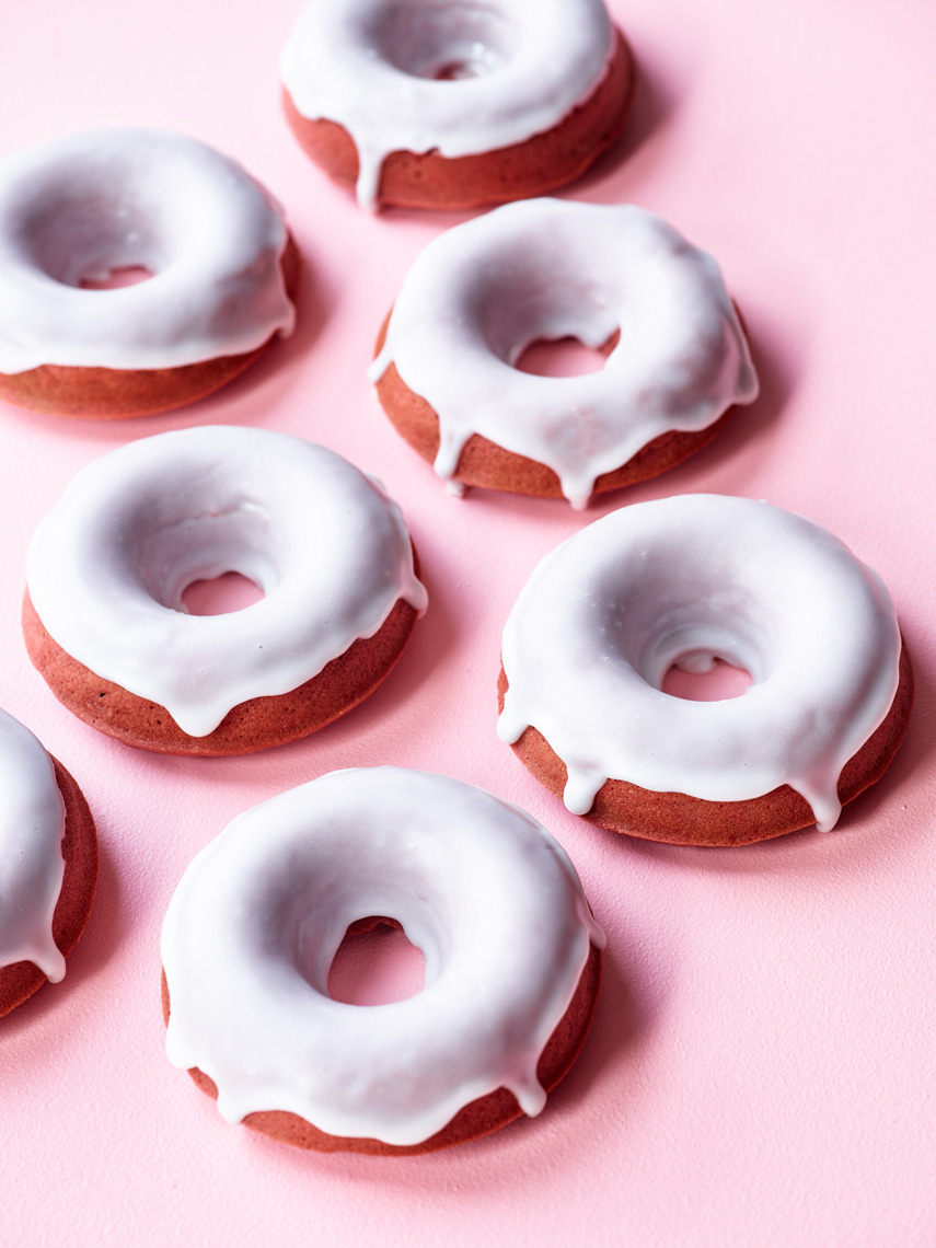 Antioxidant_Bomb_Naturally_Red_Velvet_Donuts_v2_32232_Sweets_Website