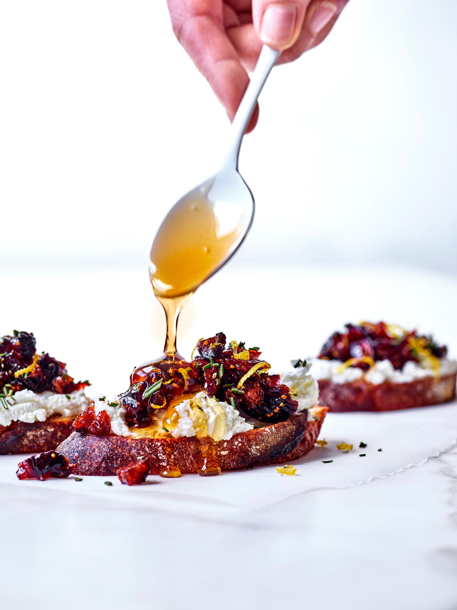 Goat_Cheese_Crostini_v2_30869_Cuisines_rsd