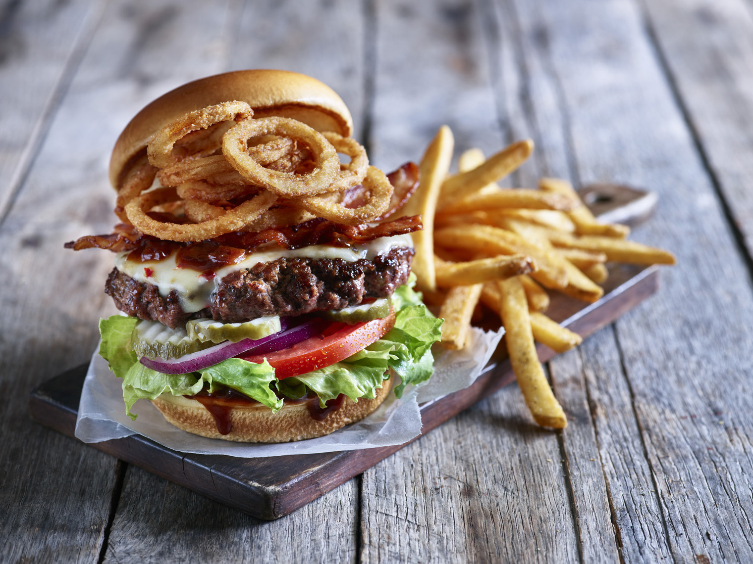 LEIGH_BEISCH_Whiskey_Bacon_Burger_Garden_Set_ONLINE_13475