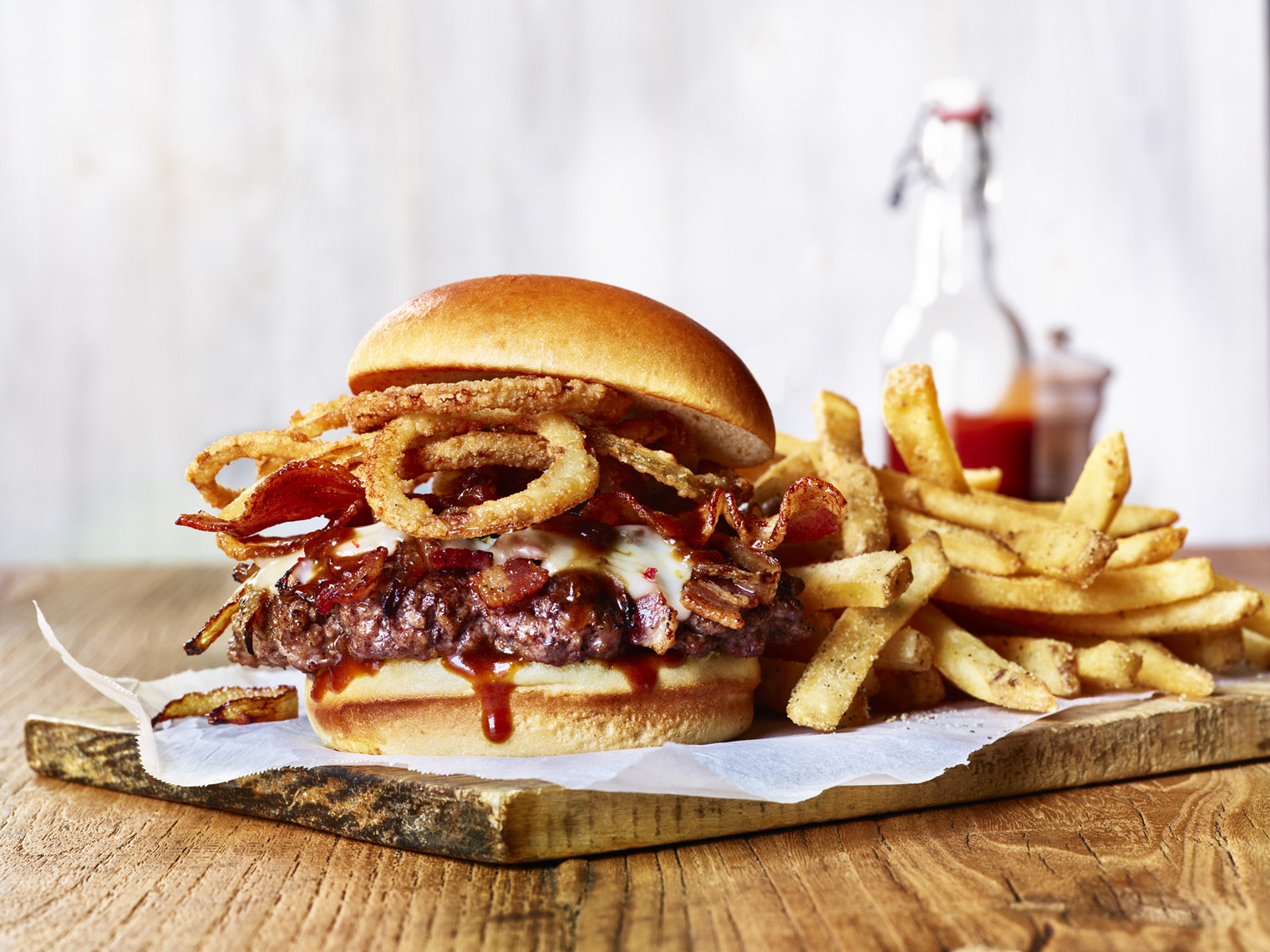 LEIGH_BEISCH_Whisky_Bacon_Burger_Classic_Fries_12351